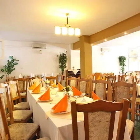 Dynes Hotel 3*