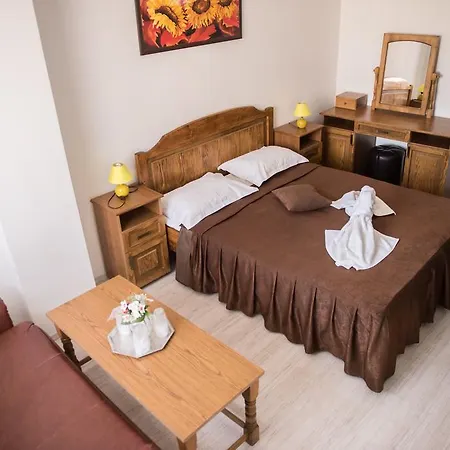Dynes Hotel