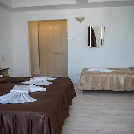 Dynes Hotel